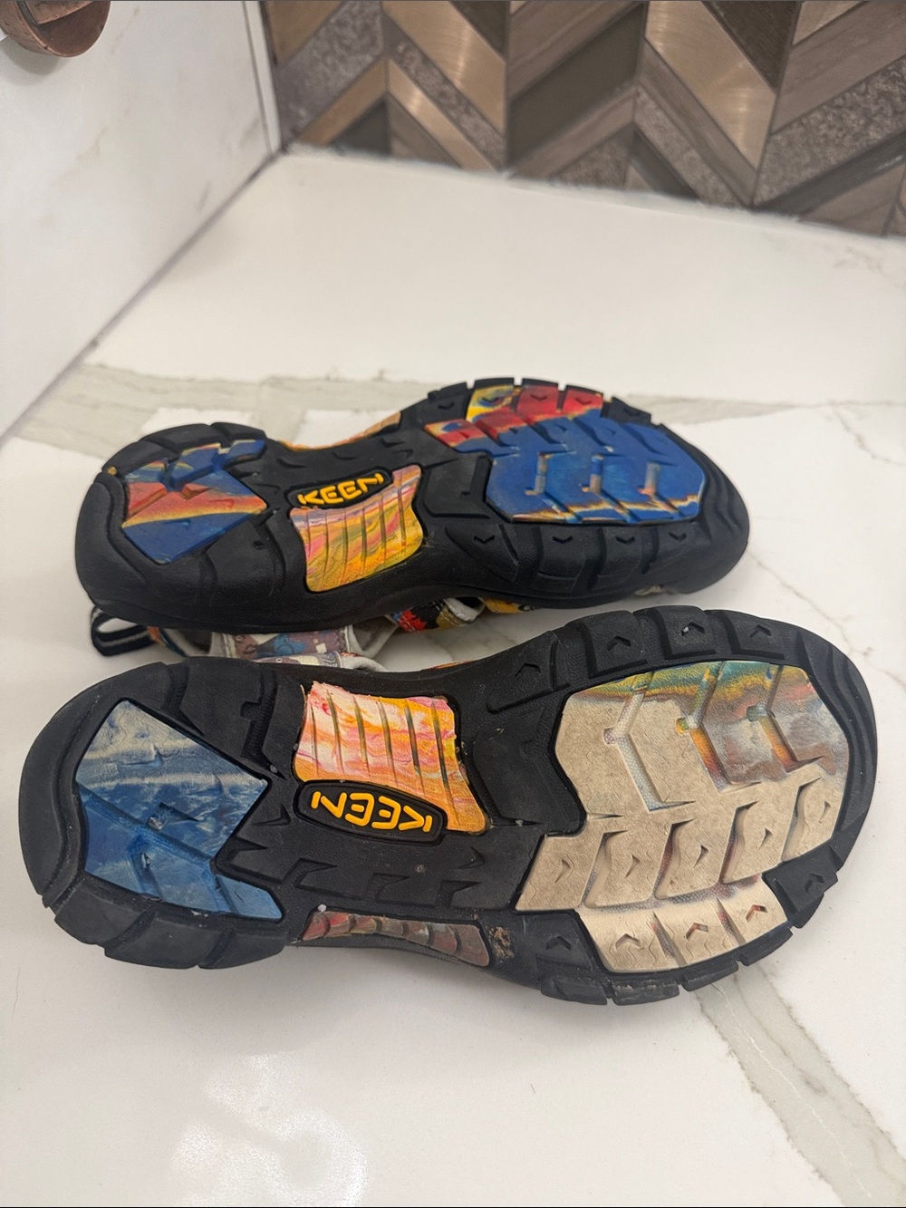 Sz 6.5. Keen Multicolor Closed-Toe Outdoor Sandals - Picture 2 of 5